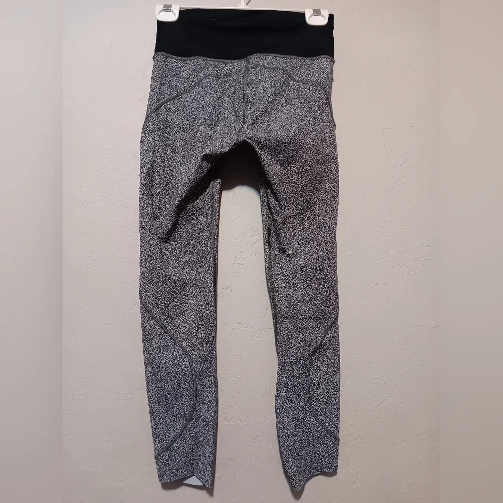 Lululemon Athletica‎ Run The Day Legging SzS Gray/Black Crop Lightweight